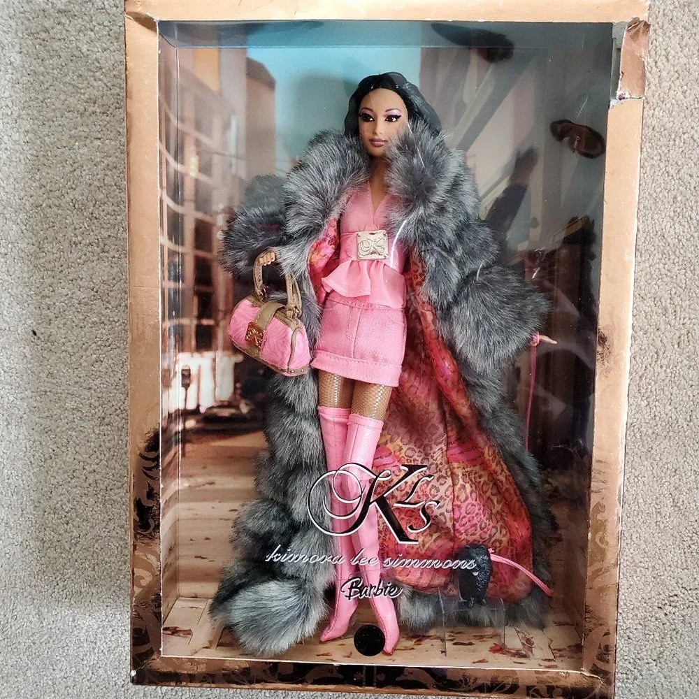 Kimora Lee Simmons Barbie Doll 2008 - Picture 6 of 7